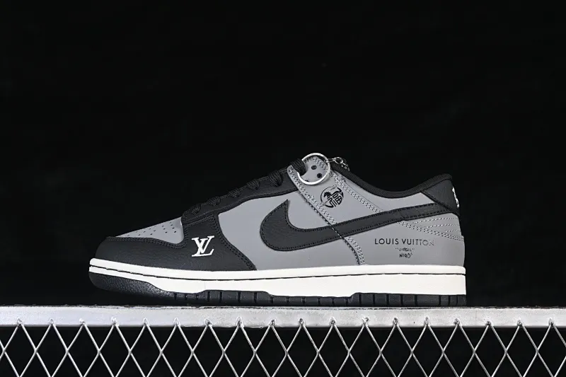 All categories Nk SB Dunk Series Nk SB Dunk Low High-end customized low-top sneakers Nike SB Dunk Low Year of the Horse limited black ink charcoal gray High-end customized low-top casual sneakers NH0601-481